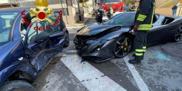 Olbia, scontro tra due auto: una donna ferita