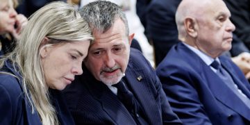 Terremoto nel governo Meloni dopo la sconfitta al referendum: dopo le dimissioni di Delmastro ora la Bartolozzi