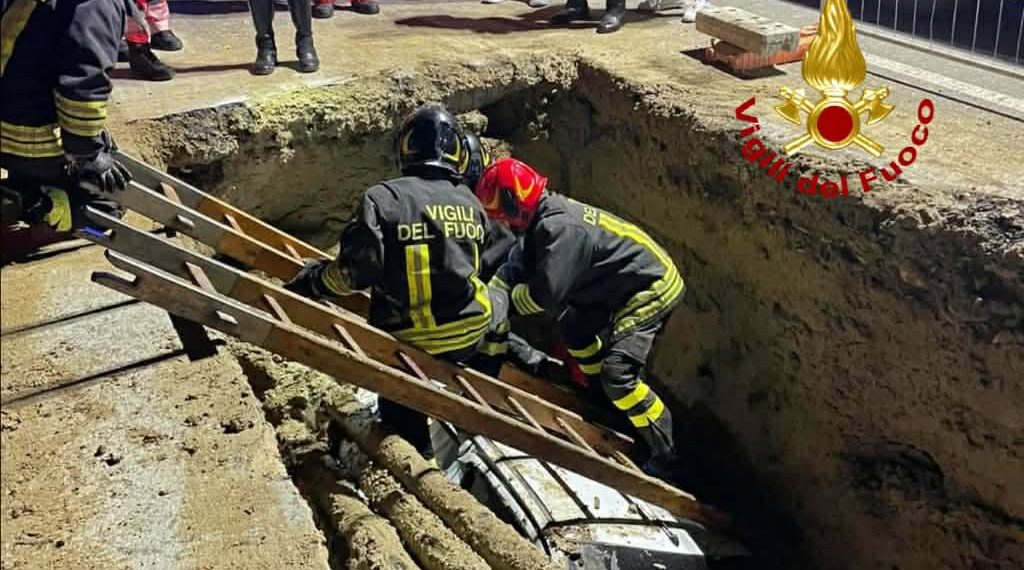 Paura a Maracalagonis, con l’auto nella buca del cantiere stradale: in gravi condizioni due giovani