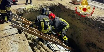 Paura a Maracalagonis, con l’auto nella buca del cantiere stradale: in gravi condizioni due giovani