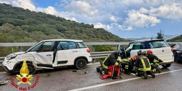 Scontro tra due auto in Gallura: tre feriti