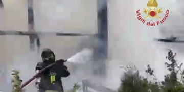 Paura a Guspini, in fiamme chiosco bar nei giardini pubblici