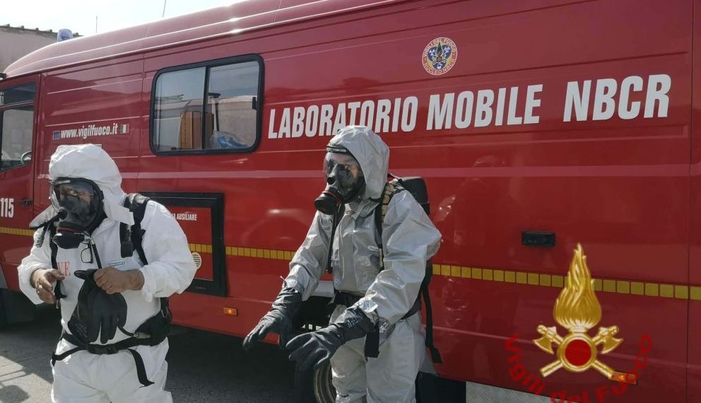 Sestu, esalazioni tossiche mentre lavora in un magazzino: ricoverato in ospedale