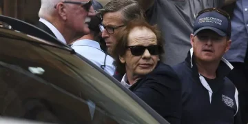 Il chitarrista degli Ac/Dc ricoverato a Buenos Aires