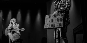 A Cagliari Luca Maciacchini porta il “Nuovo Cantacronache”: musica impegnata e riflessioni a voce alta