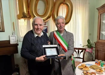 Oristano ha un nuovo centenario, festa per Nino Manis