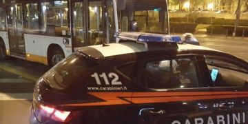 Paura a Cagliari, sparo e lancio di pietre contro bus