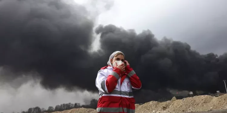 Teheran, ‘un ecocidio gli attacchi israeliani sui depositi di carburante