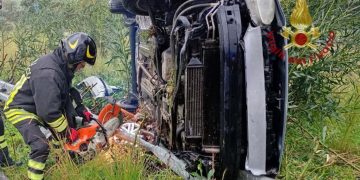 Esce di strada e si ribalta: un ferito sulla SS 195