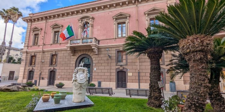 Crisi comune Oristano, il sindaco revoca tutte le deleghe ad assessori