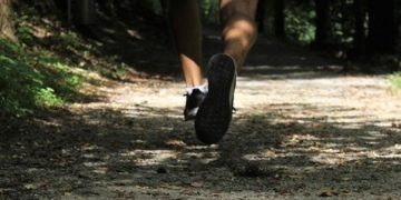 Primavera, voglia di movimento: come ripartire con lo sport senza farsi male