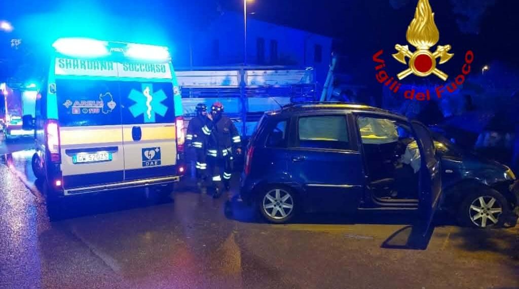 Ghilarza, scontro tra furgone e auto: un ferito