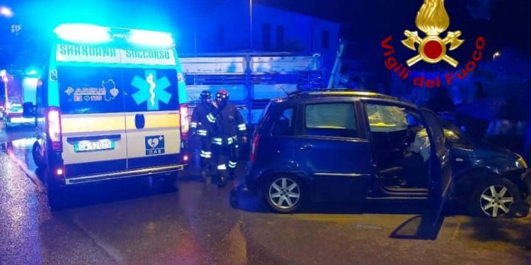 Ghilarza, scontro tra furgone e auto: un ferito