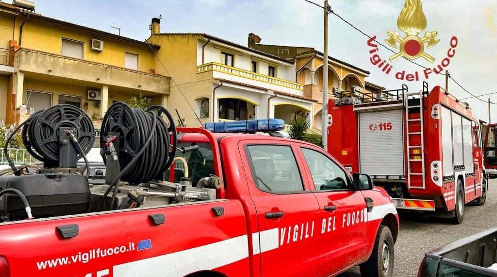 Abitazione in fiamme a Sedilo: in azione i Vigili del Fuoco