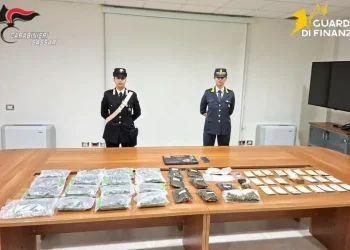 La droga arriva con il corriere espresso, pusher arrestato a Sassari