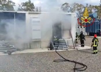 Macchiareddu, in fiamme una cabina elettrica di media tensione