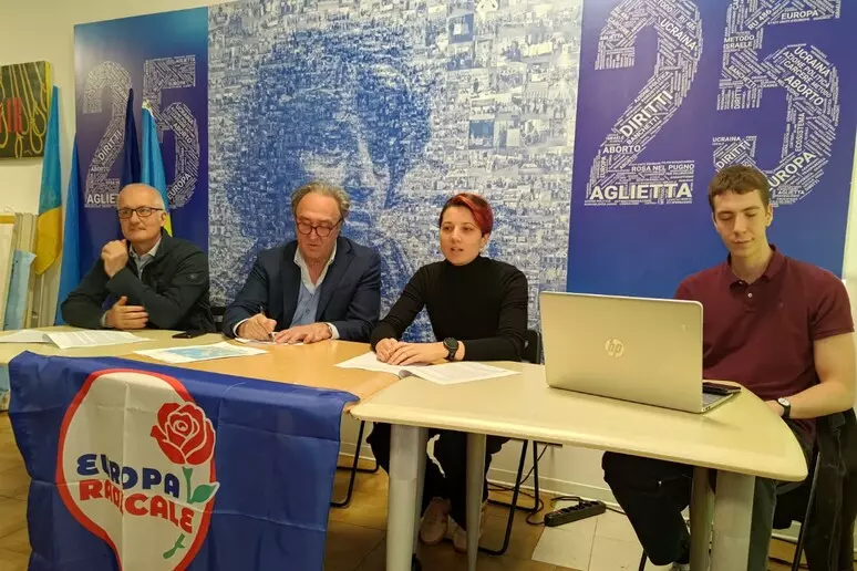 Flop di Europa Radicale a Torino per la presentazione del dossier “Peste Putiniana”