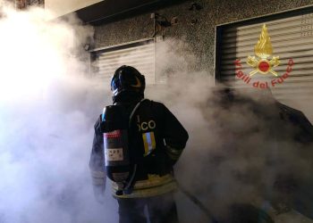 Notte impegnativa per i Vigili del Fuoco: auto e scooter in fiamme a Cagliari e Quartu
