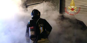 Notte impegnativa per i Vigili del Fuoco: auto e scooter in fiamme a Cagliari e Quartu