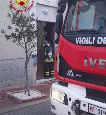 Paura a Fonni, in fiamme il municipio: evacuati gli uffici al piano terra