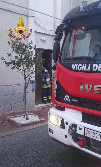 Paura a Fonni, in fiamme il municipio: evacuati gli uffici al piano terra