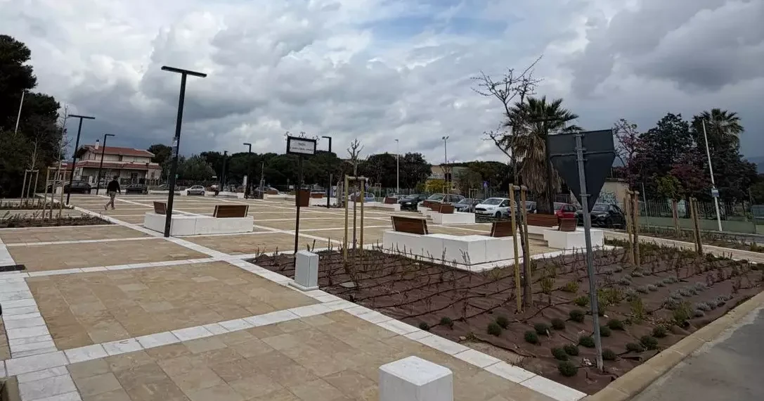 Fiori e panchine in piazza Santa Maria degli Angeli, completato il progetto volto a dare decoro al centro di Flumini