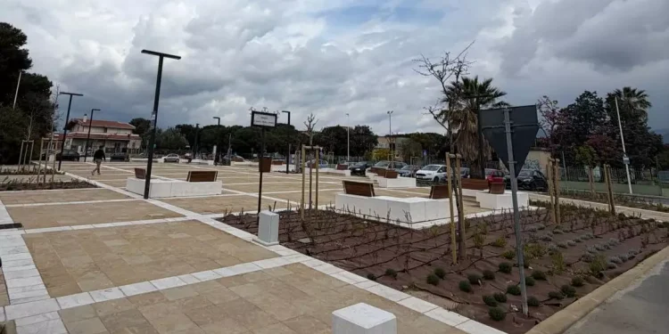 Fiori e panchine in piazza Santa Maria degli Angeli, completato il progetto volto a dare decoro al centro di Flumini