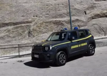 Sassarese vittima di una truffa online, denunciato un broker in Sicilia