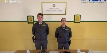 Porto Torres, sbarca dal traghetto con 2,5 kg di cocaina
