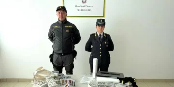 Ritira un pacco con hashish al locker, 35enne arrestato a Oristano