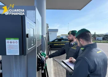 Controlli Gdf in distributori carburanti nel Sassarese, 10 fuori norma