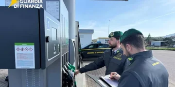 Controlli Gdf in distributori carburanti nel Sassarese, 10 fuori norma