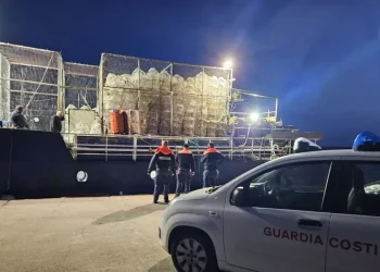 Pesca in acque italiane senza autorizzazione, bloccato peschereccio delle Azzorre