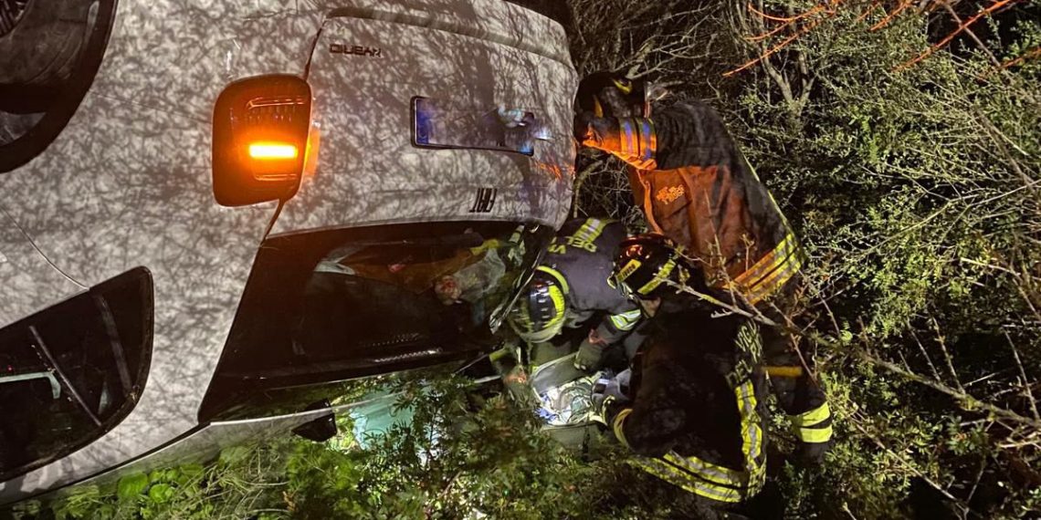 Dorgali, escono di strada con l’auto: due persone in gravissime condizioni