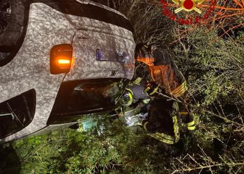Dorgali, escono di strada con l’auto: due persone in gravissime condizioni