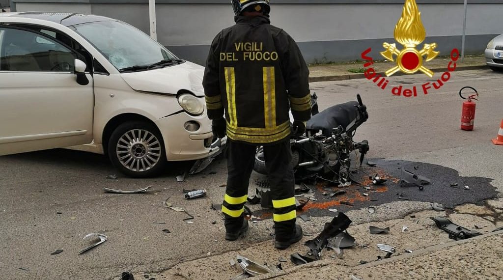 Assemini, scontro tra auto e scooter: un ferito grave