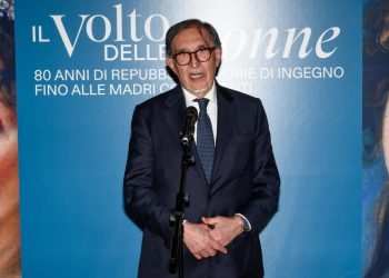 La Russa a una cronista: «Carina e soprattutto brava». Fnsi: «Nel giornalismo donne ancora penalizzate»