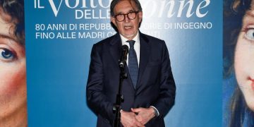 La Russa a una cronista: «Carina e soprattutto brava». Fnsi: «Nel giornalismo donne ancora penalizzate»