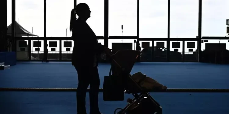 Eurostat, le mamme italiane restano le più anziane in Ue con primo figlio a 31,9 anni