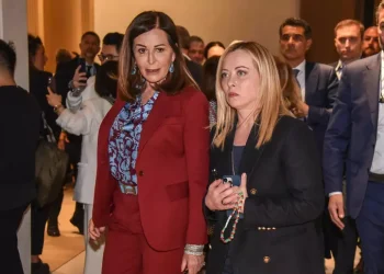 Con un ritardo vergognoso la Meloni chiede la testa della Santanchè