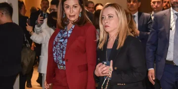 Con un ritardo vergognoso la Meloni chiede la testa della Santanchè