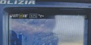 Panico sulla Sassari-Alghero: freccia a 211 km/h senza assicurazione