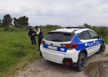 Abbandona rifiuti a Oristano, un uomo denunciato dalla Polizia locale