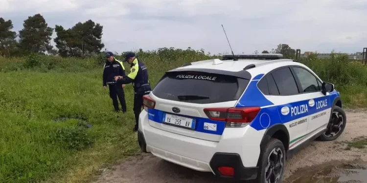 Abbandona rifiuti a Oristano, un uomo denunciato dalla Polizia locale