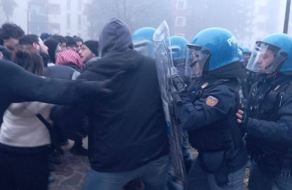 Bologna, sgombero al Pilastro: scontri tra polizia e manifestanti. Attivisti fermati