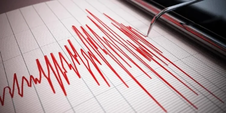 Fortissimo terremoto nel Golfo di Napoli, scossa magnitudo 5.9 a grande profondità: avvertita in tutta Italia