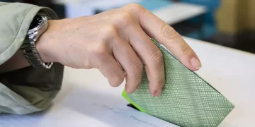 Italia al voto per il referendum. Aperti i seggi, si vota fino alle 15.00