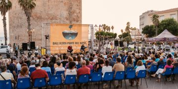 Dall’altra parte del mare 2026: ad Alghero 4 giornate per tracciare le “mappe per il futuro”