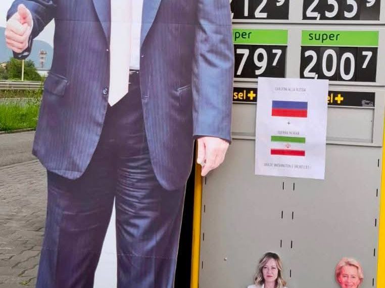 Prezzi carburante, cartonati di Trump, Meloni e Von Der Leyen nei distributori italiani