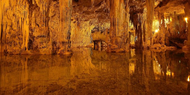 Ambiente: contributi ai Comuni per tutela e valorizzazione del patrimonio carsico e speleologico